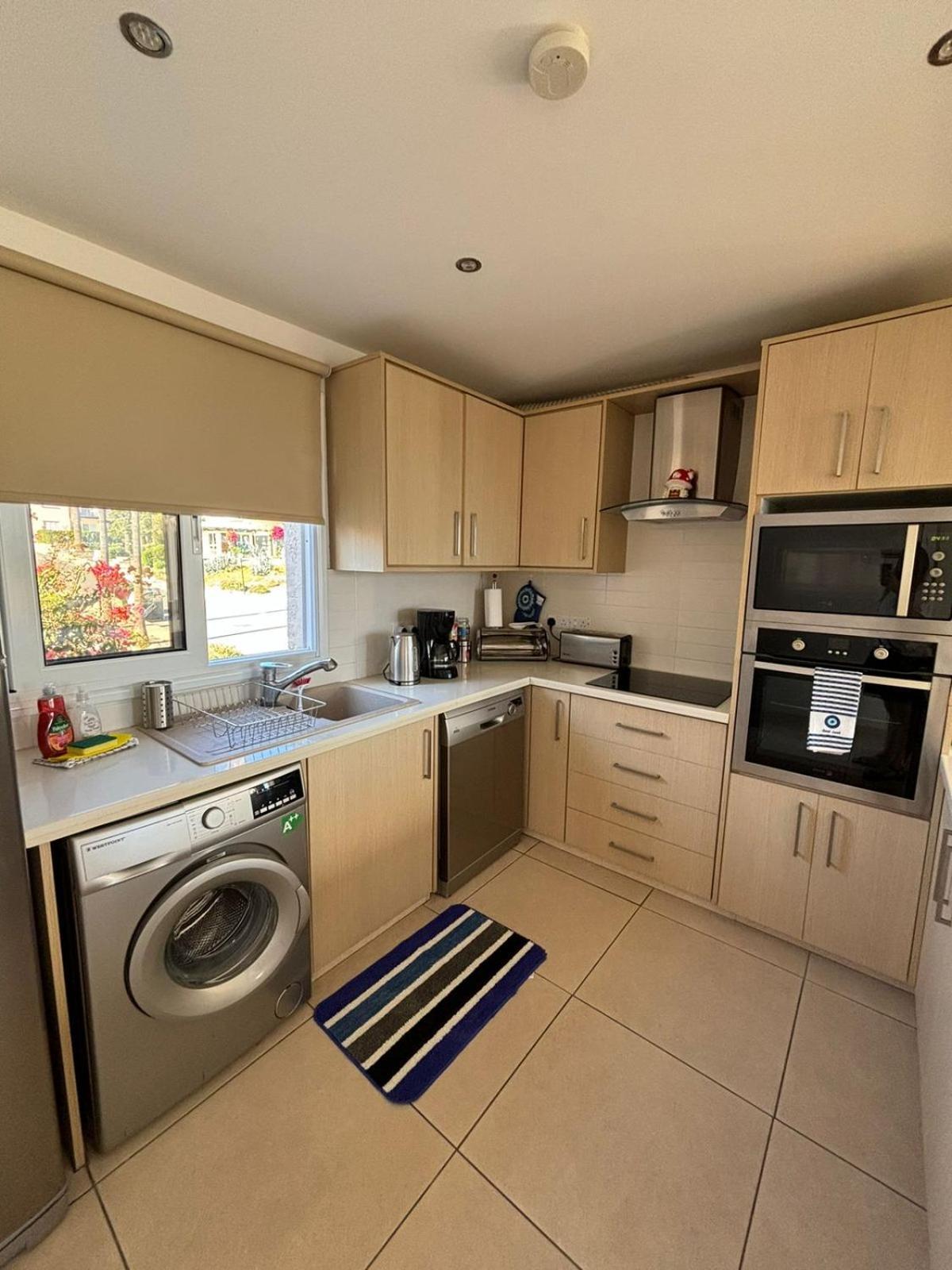 Horizon Bliss At Coral Bay Apartment Пея Екстериор снимка