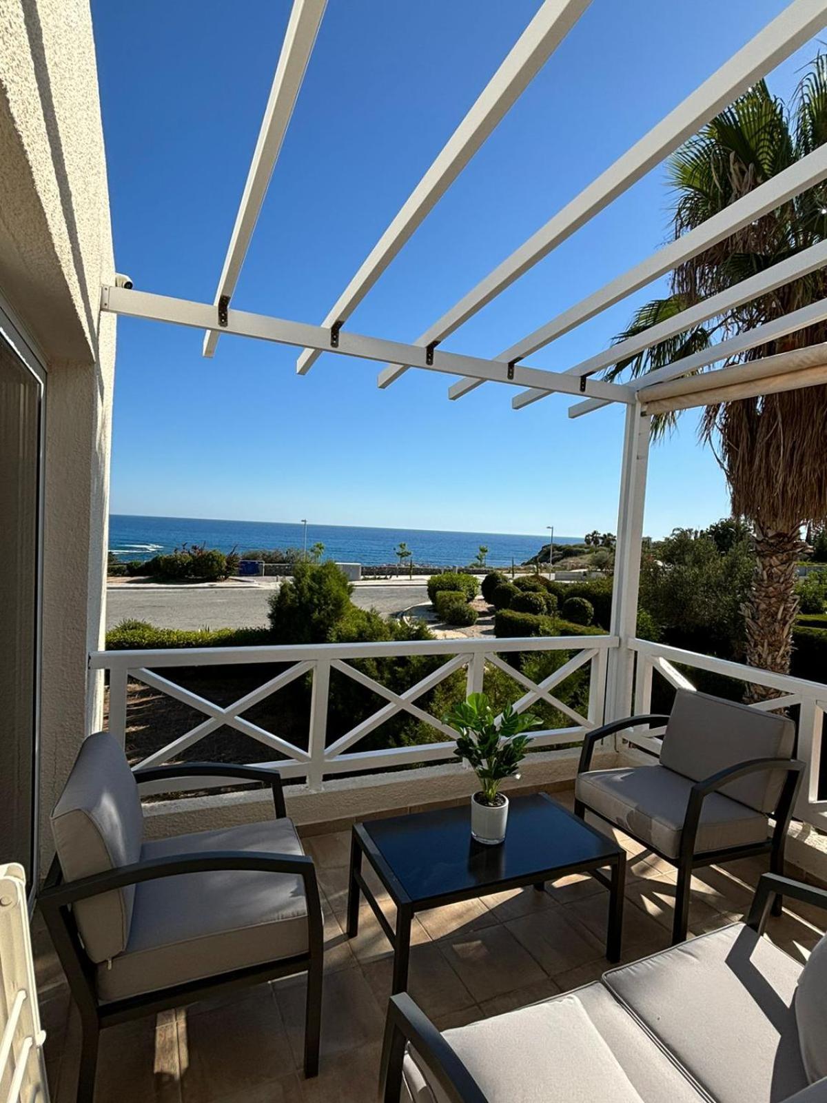Horizon Bliss At Coral Bay Apartment Пея Екстериор снимка